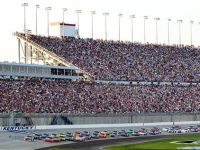 Kentucky Speedway, первый новый трек в календаре Кубка за 10 лет,  дебютировал в 2011 году и не порадовал острой борьбой – Кайл Буш доминировал на протяжении всего этапа, а пелотон быстро растягивался