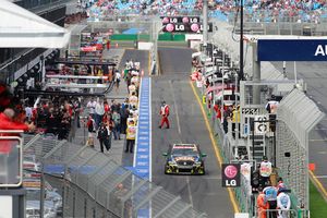 Сдвоенный пит-лейн в Мельбурне. Одна для F1, другая для V8 Supercars