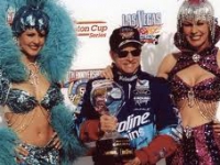 1998. Гонки NASCAR впервые приехали в Вегас