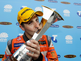 Чемпион 2011 года V8 Supercars Джейми Винкап